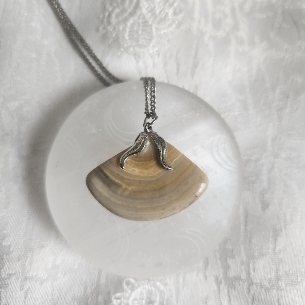 Women's Vintage Agate Pendant on a silver chain